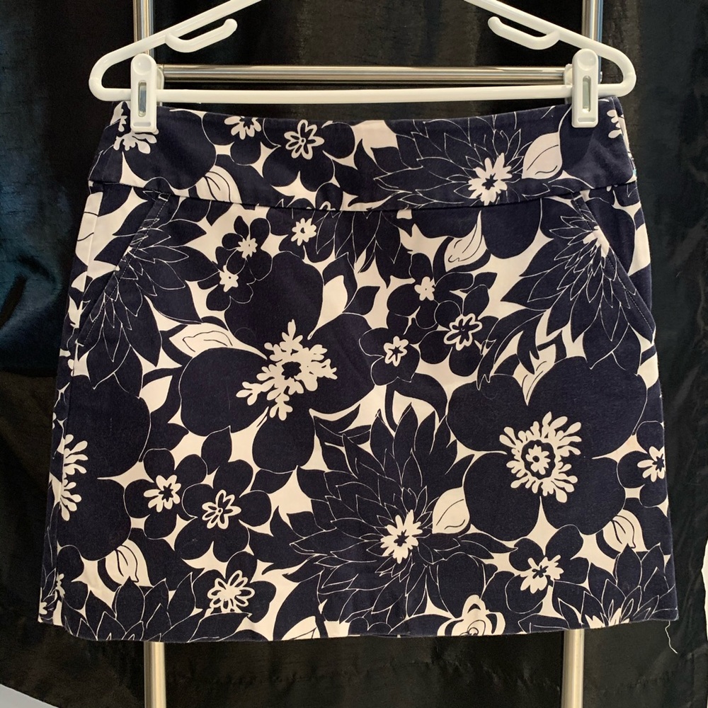 Size 4 bundle name brand shorts & one skirt